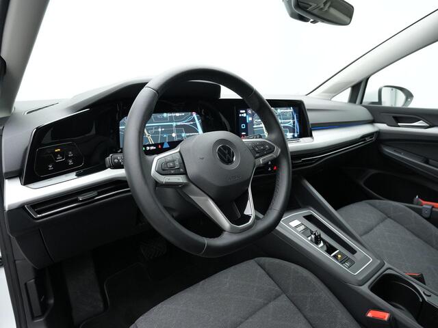 Volkswagen GOLF 1.5 eTSI 150 pk DSG Life | Trekhaak | Stoelverwarming | Adaptive Cruise | Navigatie