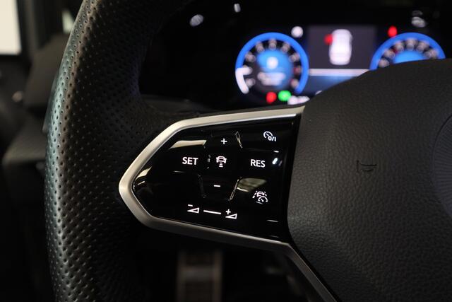 Volkswagen GOLF 1.5 eTSI Style R-Line Panoramadak Trekhaak