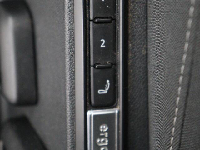 Volkswagen GOLF Variant 1.0 TSI Life Business | Memory | Stoel & stuurverwarming | Adaptive Cruise | Camera | Carplay | Navigatie | Sfeerverlichting