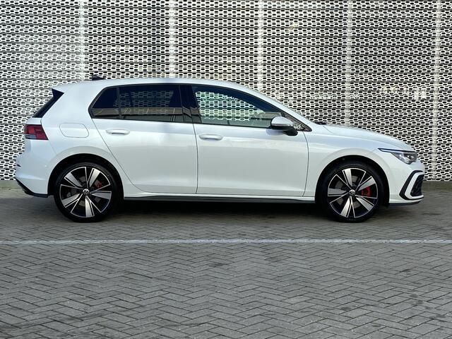 Volkswagen GOLF 1.4 eHybrid 245PK DSG GTE / 18" LMV / Digitale Cockpit / Stuur + Stoelverwarming / Parkeersensoren V+A P4