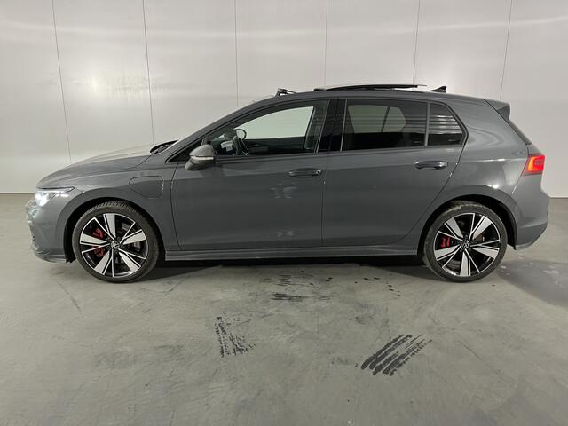 Volkswagen GOLF 1.4 eHybrid GTE / AUTOMAAT/ PANO/ MEMORY SEAT/ LEDER/ NAVI/ APP-CONNECT/ CLIMA/ STOELVERWARMING & VERKOELING/ PARK. SENSOREN + CAMERA