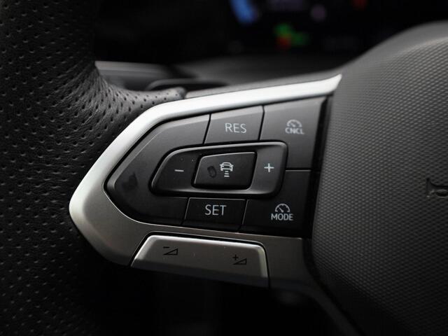 Volkswagen GOLF 1.5eTSI/150PK R-Line Black Style DSG · Navigatie · Camera + Parkeersensoren · Apple/Android · Garantie t/m 18-11-2026