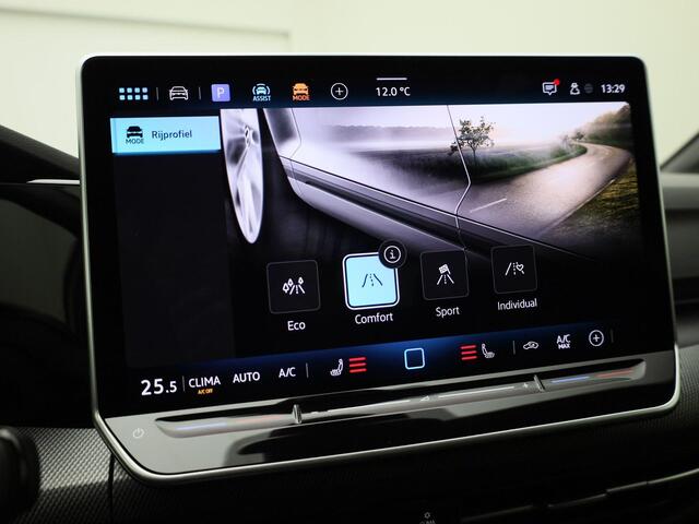 Volkswagen GOLF 1.5eTSI/150PK R-Line Black Style DSG · Navigatie · Camera + Parkeersensoren · Apple/Android · Garantie t/m 18-11-2026