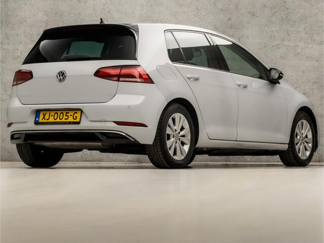 Volkswagen GOLF 1.5 TSI Sportline (APPLE CARPLAY, 4 CILINDER, GROOT NAVI, CLIMATE, SPORTSTOELEN, GETINT GLAS, PARKEERSENSOREN, LM VELGEN, NIEUWE APK, NIEUWSTAAT)
