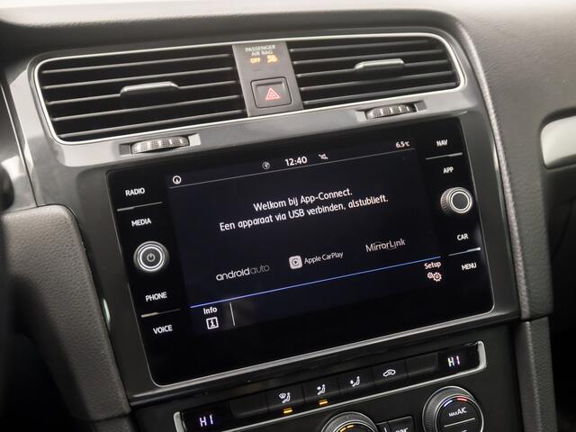 Volkswagen GOLF 1.5 TSI Sportline (APPLE CARPLAY, 4 CILINDER, GROOT NAVI, CLIMATE, SPORTSTOELEN, GETINT GLAS, PARKEERSENSOREN, LM VELGEN, NIEUWE APK, NIEUWSTAAT)