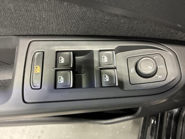 Volkswagen GOLF 1.0 eTSI 110pk DSG Life · Camera · Apple/Android Car Play · Sfeerverlichting · P-Sensoren · Navigatie · 16'' Inch · Garantie t/m 04-02-2028 of 100.000km