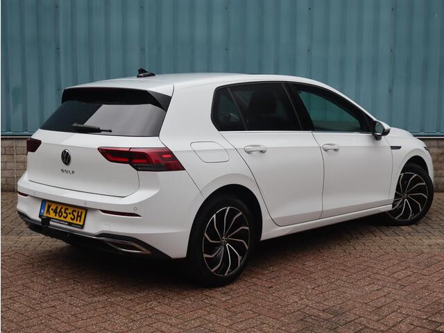 Volkswagen GOLF Style 1.5 TSI 130pk H6 | SCHUIF/KANTELDAK | AGR-STOEL | STOELVERW. | CAMERA | TREKHAAK | CLIMA | NAVI | APPLE CARPLAY / ANDROID AUTO | KEYLESS START | MASSAGE | DAB+ | + WINTERSET |