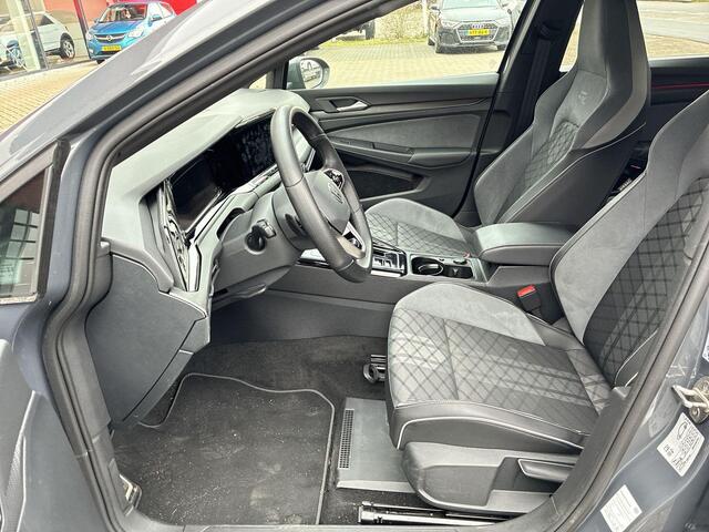 Volkswagen GOLF 1.5 eTSI 130pk DSG R-Line · Apple/Android Car Play · Navigatie · P-Sensoren · Sfeerverlichting · Getint Glas · 17'' Inch · Garantie t/m 12-02-2028 of 100.000km