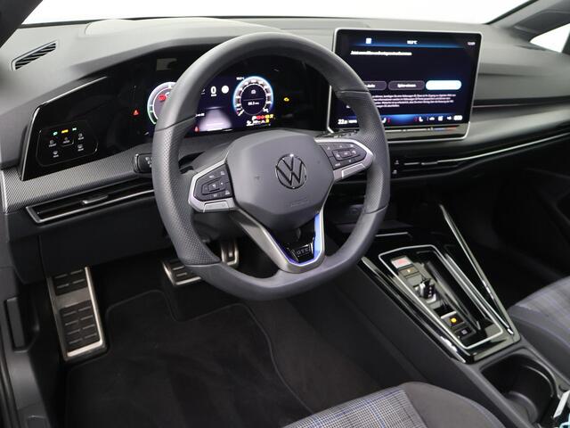Volkswagen GOLF 1.5 eHybrid GTE | 272 PK | SoH 99% | Trekhaak | Panoramadak | LED Matrix | Head-up display | Onderstelregeling | Apple Carplay/Android Auto |
