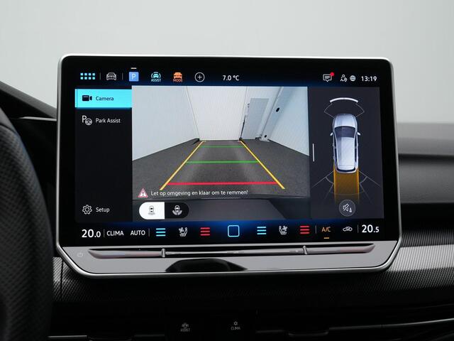 Volkswagen GOLF 1.5 eHybrid 272 pk DSG GTE | Stoelventilatie | Leder | Geheugenstoel | IQ Light | Achteruitrijcamera | Stoel-/achterbankverwarming