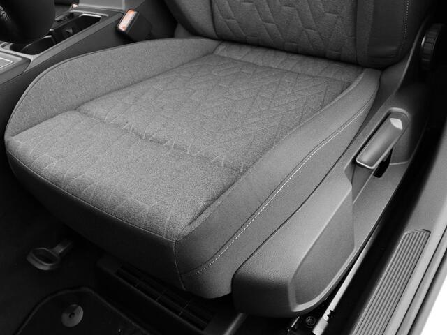 Volkswagen GOLF variant Life Edition 1.5 eTSI 116 pk 7 versn. DSG · Achteruitrijcamera · draadloze telefoonlader ·