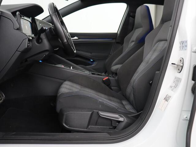 Volkswagen GOLF 1.4 eHybrid GTE | Panoramadak | Stoelverwarming | Adaptive cruise | Carplay | Sfeerverlichting | Keyless | 18'' | Navigatie | Sportstoelen | Parkeerhulp | PHEV | Plug In