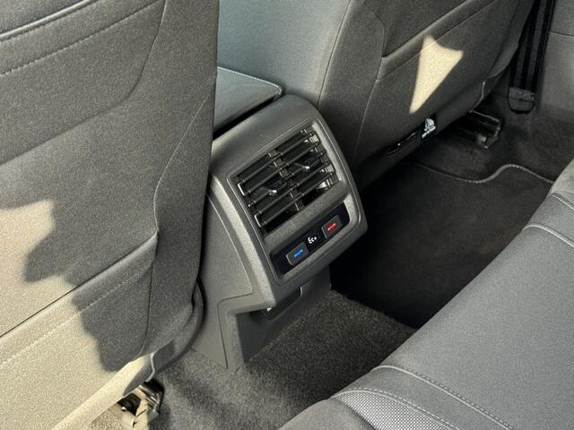 Volkswagen GOLF 1.4eHybrid 204pk/Massagestoel/Trekh/Camera/Stoelverw/Virtual/