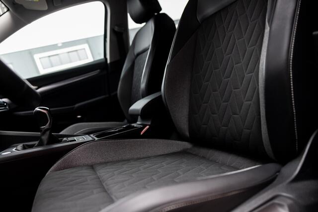 Volkswagen GOLF VIII Lim. 1.5 TSI Goal | Stoelverwarming | PDC V+A | CarPlay |