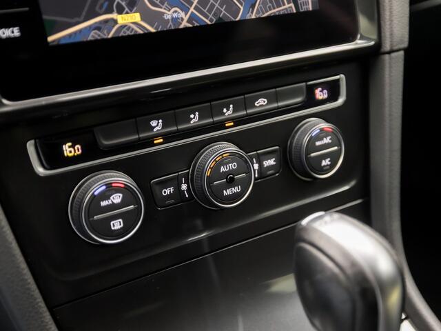 Volkswagen GOLF 1.0 TSI Sportline Automaat (APPLE CARPLAY, GROOT NAVI, CLIMATE, PARKEERSENSOREN, SPORTSTOELEN, GETINT GLAS, LM VELGEN, ADAPTIVE CRUISE, NIEUWSTAAT)