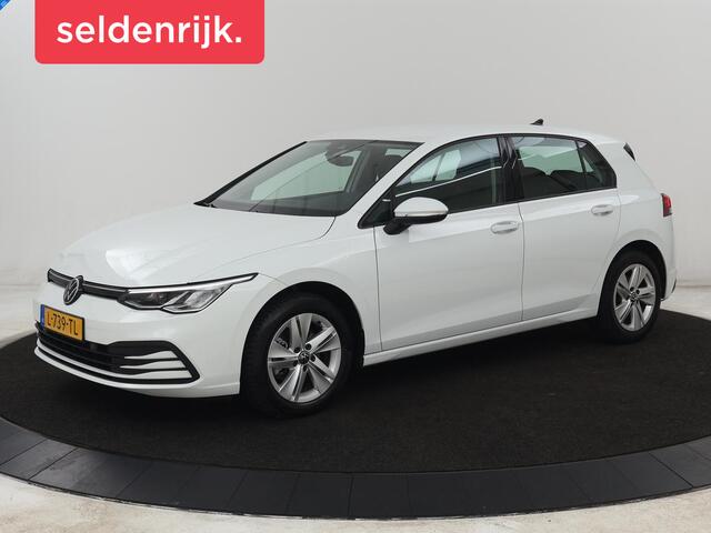 Volkswagen GOLF 1.0 eTSI Life | Carplay | Sfeerverlichting | Adaptive cruise | Navigatie | Parkeerhulp | Full LED | Climate control | Bluetooth