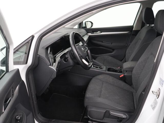 Volkswagen GOLF 1.0 eTSI Life | Carplay | Sfeerverlichting | Adaptive cruise | Navigatie | Parkeerhulp | Full LED | Climate control | Bluetooth