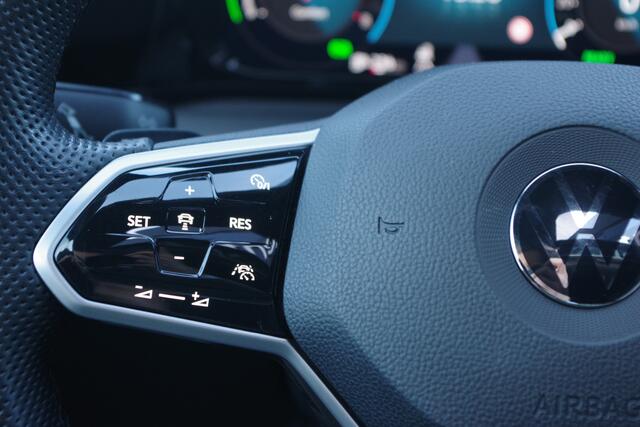 Volkswagen GOLF 1.4 eHybrid GTE 245 PK PHEV, Schuif Kanteldak, Leder, Trekhaak, Memory, Stoelkoeling -Verwarming