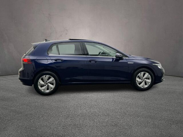 Volkswagen GOLF Style 1.5 TSI 130pk Panoramadak, Adaptive cruise control, Achteruitrijcamera, Navigatie, LED koplampen, Parkeersensoren, App connect