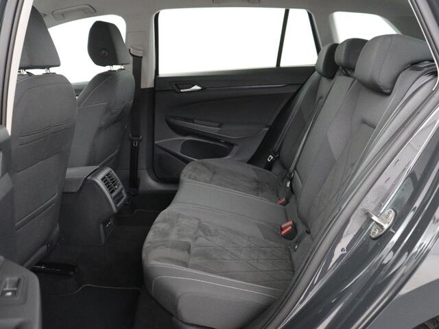 Volkswagen GOLF 1.0 eTSI Life Business | Stoelverwarming | Trekhaak | Camera | Adaptive cruise | Carplay | Sfeerverlichting | Memory | Side Assist | Climate control | Full LED