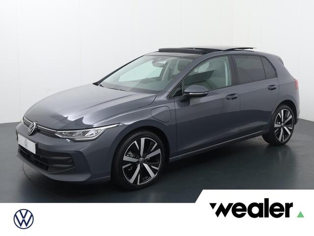 Volkswagen GOLF 1.5 eHybrid Life Edition | 204 PK | SoH 100% | Panoramadak | Stoelverwarming | Achteruitrij camera |