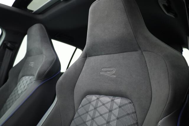 Volkswagen GOLF 8.5 - 1.5 eTSI 150PK R-Line DSG | MY25 | Pano | HUD | IQ. Light | Stoel- Stuurverw. | Camera | Nav+App.Connect | Sfeerverl.