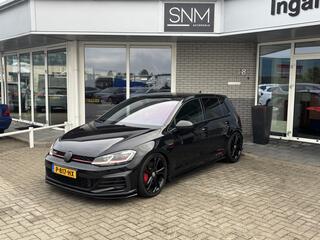 volkswagen-golf-2.0-tsi-gti-tcr