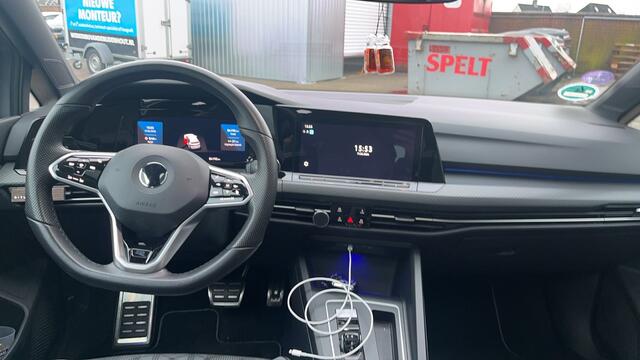 Volkswagen GOLF 1.5 eTSI 130pk R-Line Business DSG / Navigatie / Panoramadak / Stoelverwarming