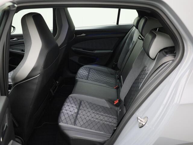 Volkswagen GOLF 1.5 eTSI 130pk DSG R-Line · Navigatie · Apple/Android Car Play · Camera + Parkeersensoren