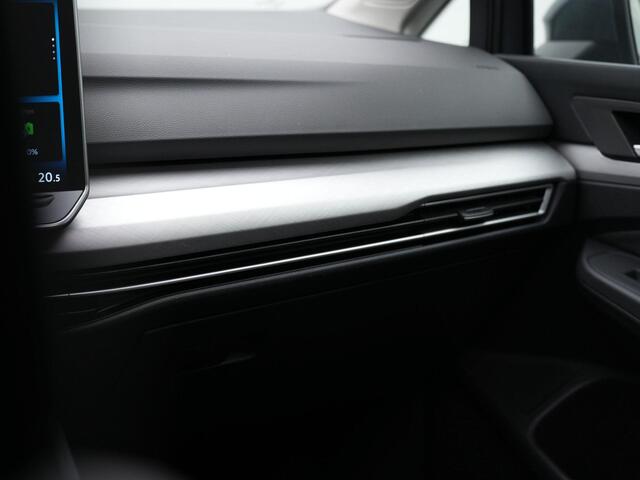 Volkswagen GOLF 1.5 eHybrid 204 pk Life Edition | Panoramadak | Stuur-/stoelverwarming | Achteruitrijcamera