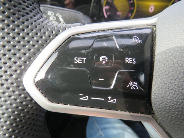 Volkswagen GOLF Variant 1.5 TSI R-Line * Rijklaarprijs incl. garantie * Trekhaak uitklapb. * Led Koplampen * PDC V+A *