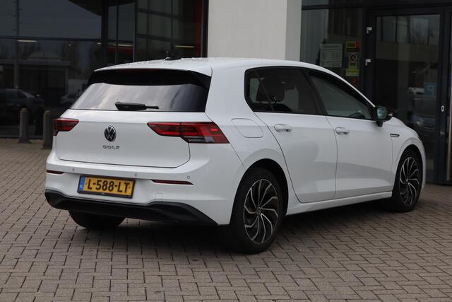 Volkswagen GOLF 1.0 TSI Style NL auto Ergo stoelen privacy glas 17" LMV Ventura navigatie pdc voor en achter ACC elektrische bestuurdersstoel met geheugen