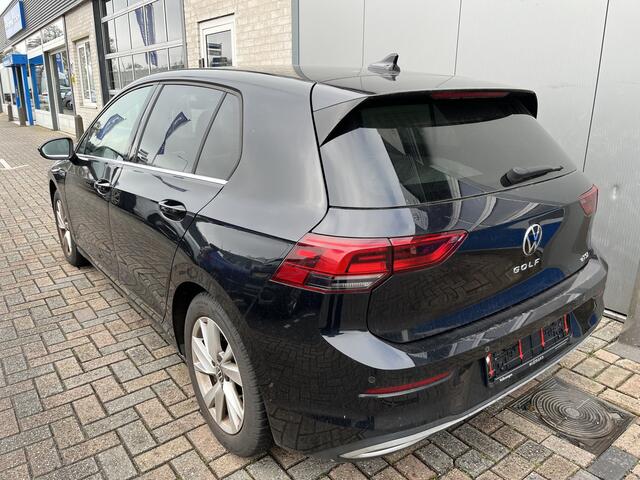 Volkswagen GOLF 1.5 eTSI Style / AUTOMAAT/ PARK. SENSOREN + CAMERA/ CRUISE/ NAVI/ APP-CONNECT/ CLIMA/ STOELVERWARMING