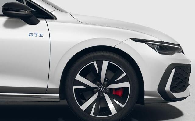 Volkswagen GOLF 1.5 eHybrid 272PK DSG GTE / Black Style / Panoramadak / Leer / Head-Up Display / 18'' LMV / VW