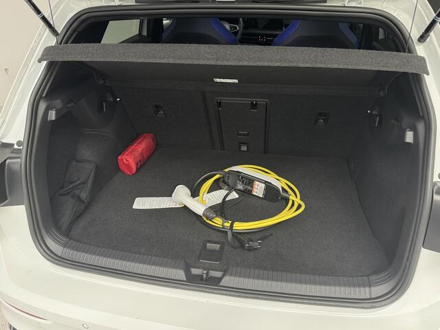 Volkswagen GOLF 1.4 eHybrid GTE | Stoelverwarming | Adaptive Cruise Control | 19" LMV | Navigatie |