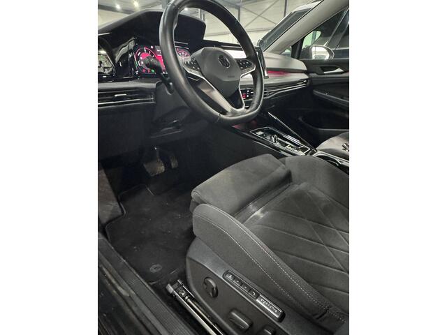 Volkswagen GOLF 1.4 eHybrid Style | Stoelverwarming | Memory seat | Massage | Adaptive cruise control | Elektrische stoel | Keyless | Apple Carplay | Parkeersensoren | Ambiance Verlichting |