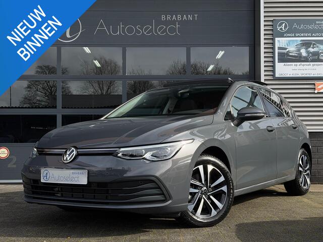 Volkswagen GOLF 1.5 eTSI Style Pano Navi LED