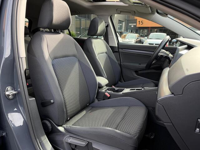 Volkswagen GOLF 1.5 eTSI Style Pano Navi LED