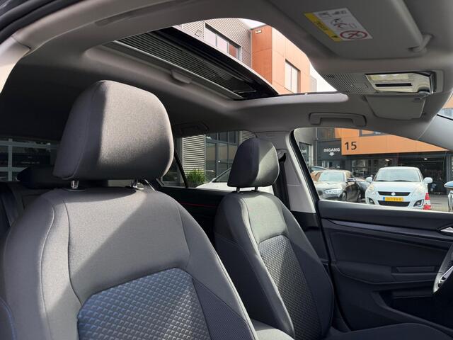 Volkswagen GOLF 1.5 eTSI Style Pano Navi LED