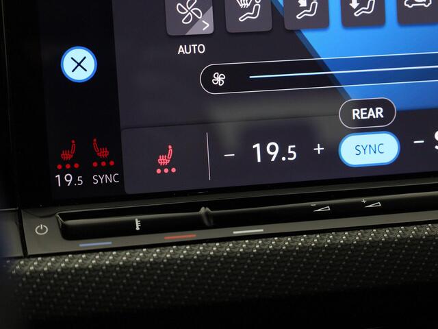 Volkswagen GOLF Variant 1.5eTSI/130PK R-Line DSG · Panoramadak · Camera + Parkeersensoren · Apple/Android