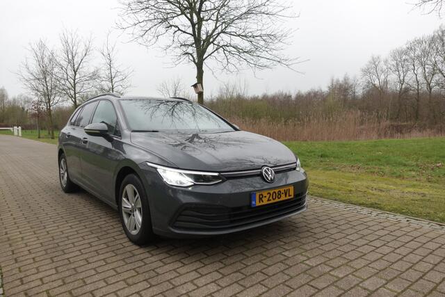 Volkswagen GOLF Variant 1.0 TSI Life Business | Camera | MAVI | CarPlay | Stoelverw. | Stuurwielverw. |