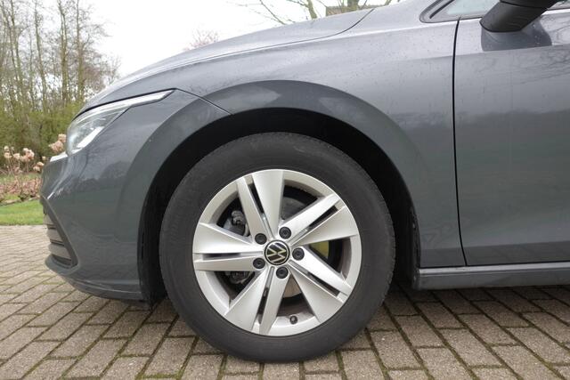 Volkswagen GOLF Variant 1.0 TSI Life Business | Camera | MAVI | CarPlay | Stoelverw. | Stuurwielverw. |