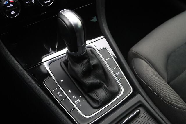 Volkswagen GOLF Variant 1.5 TSI 150 PK Automaat Highline R-Line Business, Massage, Carplay, Trekhaak