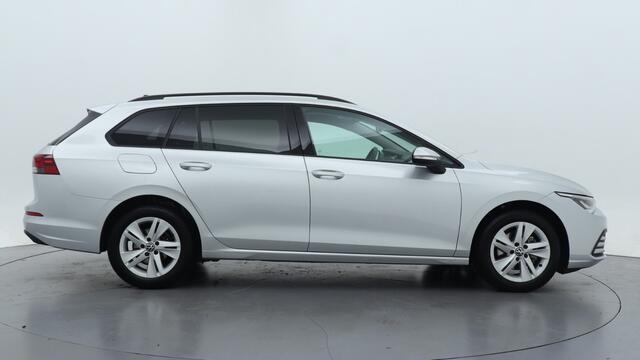 Volkswagen GOLF Variant 1.0 TSI 110pk Life / Navigatie / Parkeersensoren / Trekhaak