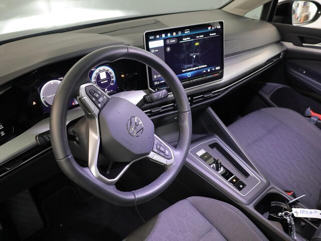 Volkswagen GOLF 1.5 eHybrid Life Edition 204 pk Automaat (DSG) | Verlengde garantie | Navigatie | Parkeersensoren (Park assist) | Achteruitrijcamera |