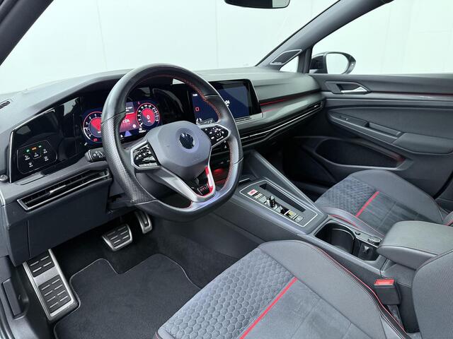 Volkswagen GOLF 2.0 TSI GTI Clubsport | 301 PK | Panoramadak | LED matrix IQ.Light koplampen | 19" LM velgen | Head-up display | Harman Kardon audio |