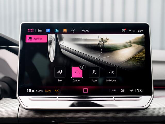 Volkswagen GOLF 1.5 eTSI 50 Edition | Panodak | Trekhaak wegkl. | Stoelgeheugen | Head Up | IQ Light | Prijs Rijklaar!!