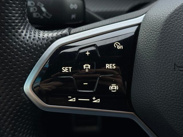 Volkswagen GOLF 1.5 TSI R-Line | Trekhaak | Winterpakket | Achteruitrijcamera |