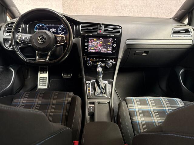 Volkswagen GOLF 1.4 TSI PHEV GTE 204Pk Automaat (VIRTUAL COCKPIT, APPLE CARPLAY, GROOT NAVI, KEYLESS, CAMERA, STOELVERWARMING, SPORTSTOELEN, ADAPTIVE CRUISE, GETINT GLAS, NIEUWSTAAT)