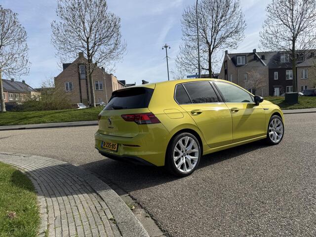 Volkswagen GOLF 1.0 eTSI Life Business / + 19"winterset / adaptieve cruisecontrol / navigatie
